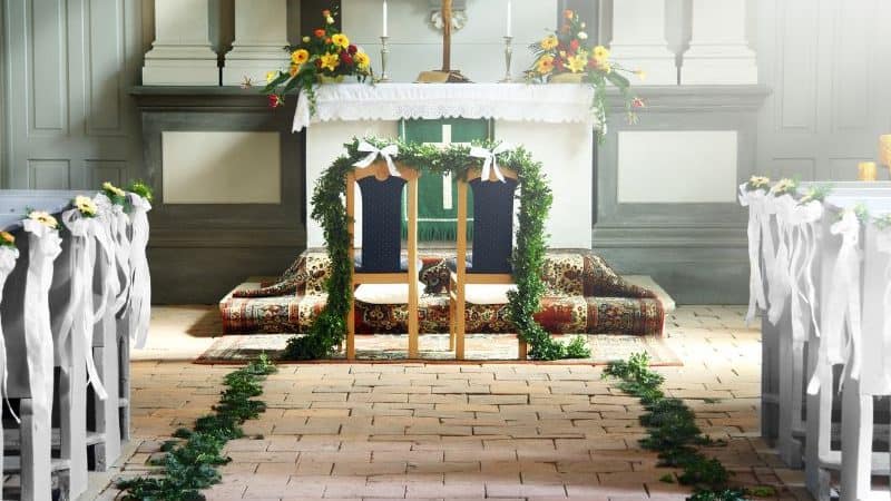 Dekoracje kościoła na ślub - inspiracje